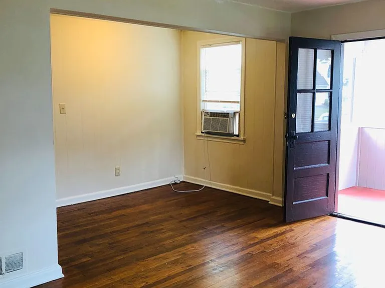 7010 Miami Ave — Photo 16