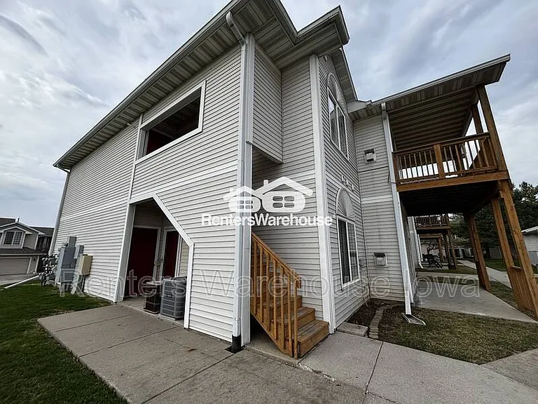950 67th St #410 — Photo 3
