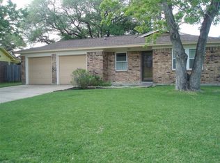 621 Circle Way, Alvin, TX 77511