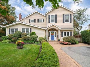 68 Hayrick Ln, Commack, NY 11725