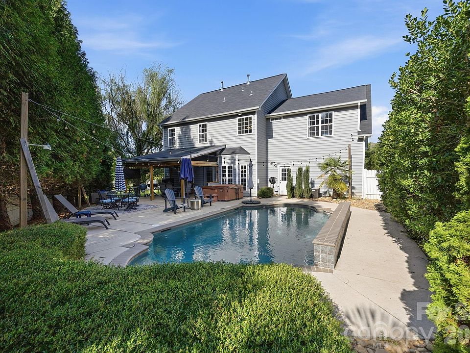 1st image of 120 Louden Dr