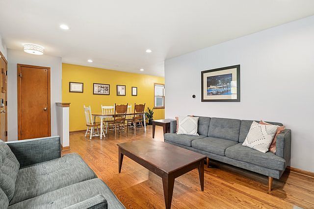 4454 N Richmond St, Chicago, IL 60625 | Zillow