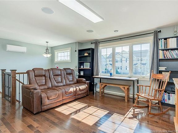 3rd image of 39 Whisperwood Dr