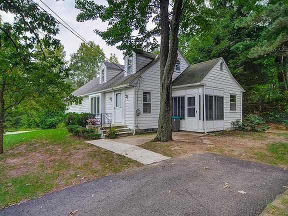 2nd image of 3890 Standish Ave NE