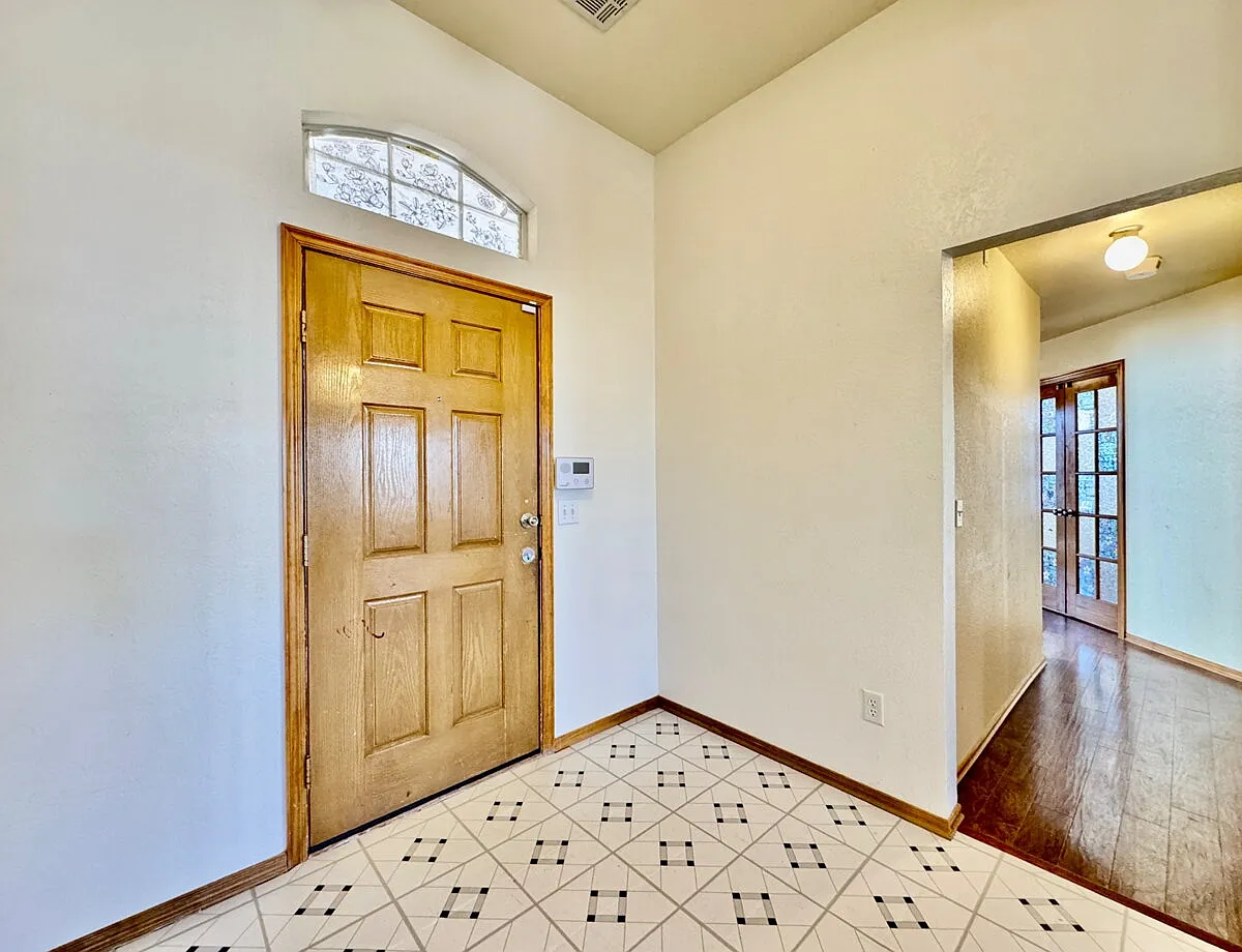 4 bed, 2.0 bath, 1893 sqft, $1,800 — Photo 3