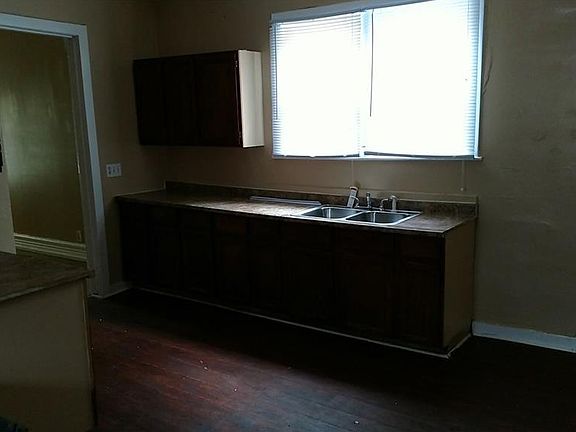 5th image of 127 Hershey St