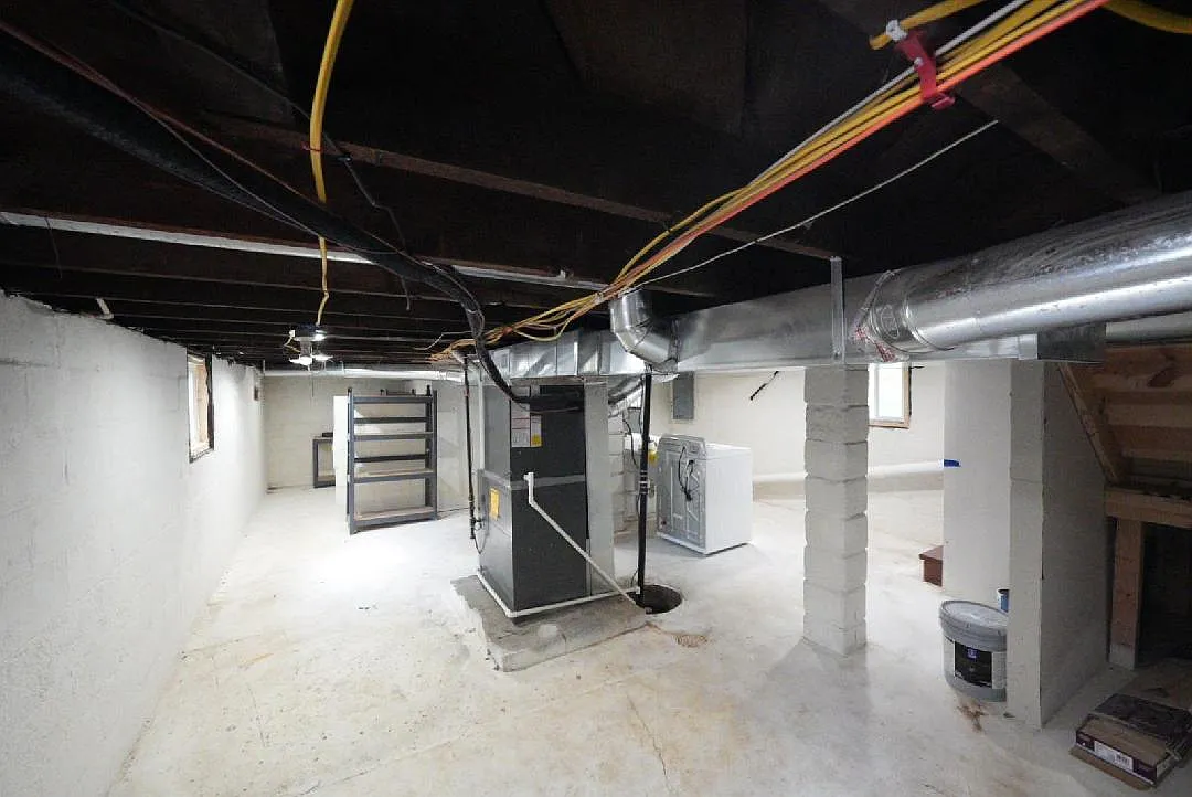 302 N West St — Photo 4