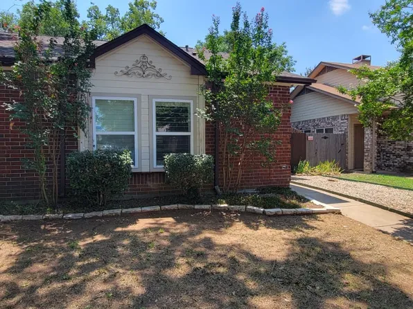 719 Normandy Dr, Euless, TX 76039