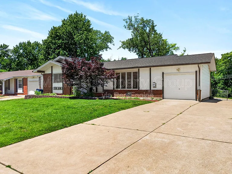 2765 Chelsea Dr — Photo 1