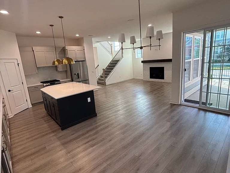 15109 Larchwood Dr — Photo 8