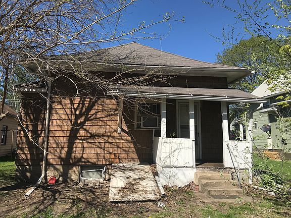 3rd image of 1004 McPherson St