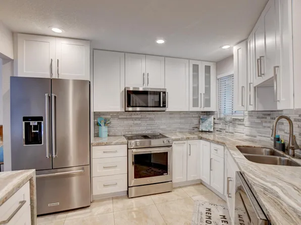 1947 NE 5th St, Deerfield Beach, FL 33441