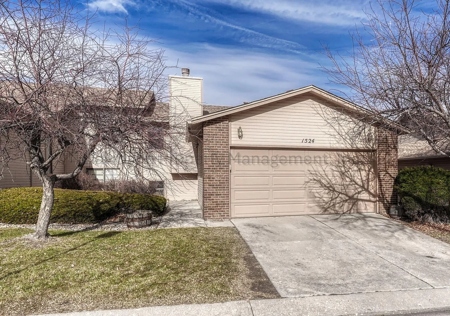 Inviting 3 Bedroom Townhouse on the West Side of Colorado Springs — Photo 1