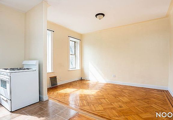 5th image of 1625 Park Pl APT 13