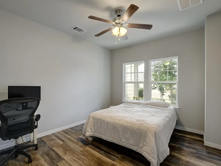 518 Stonewood Ln — Photo 15