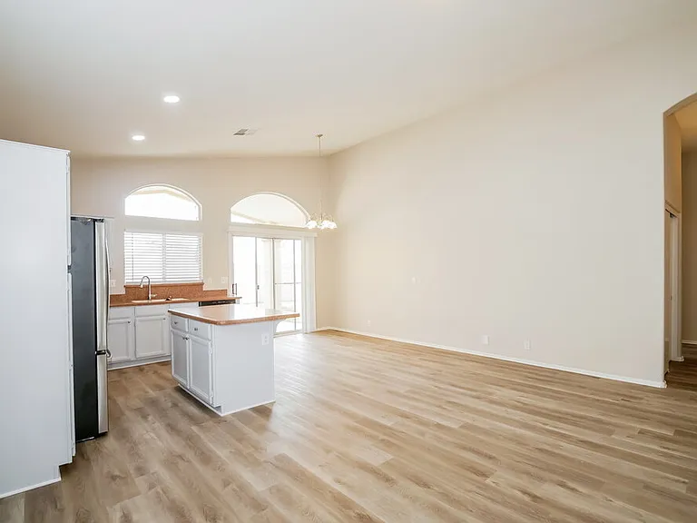 1069 W Glenmere Dr — Photo 9