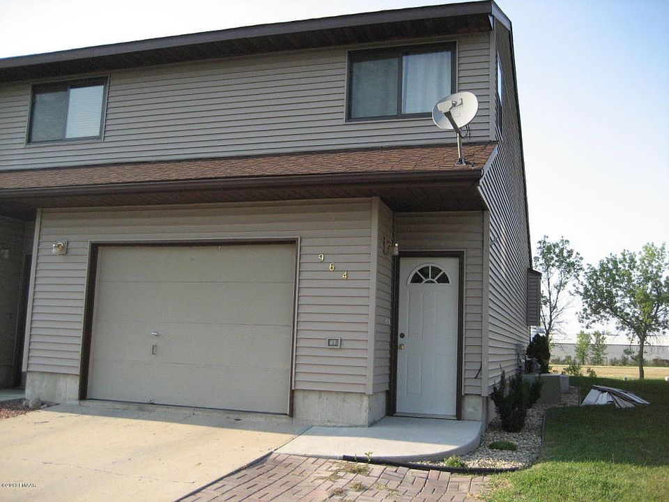 1st image of 964 4th Ave W