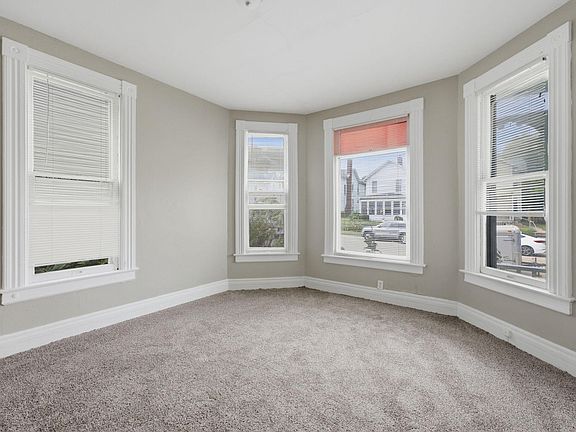 4th image of 204 W 6th St