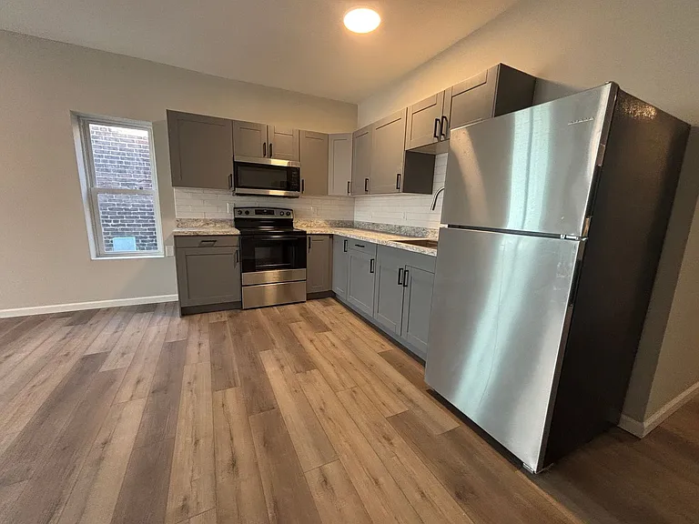 14614 Lake Shore Blvd — Photo 11
