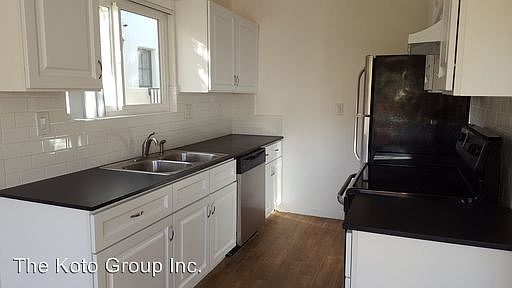 1st image of 2320 De La Vina St