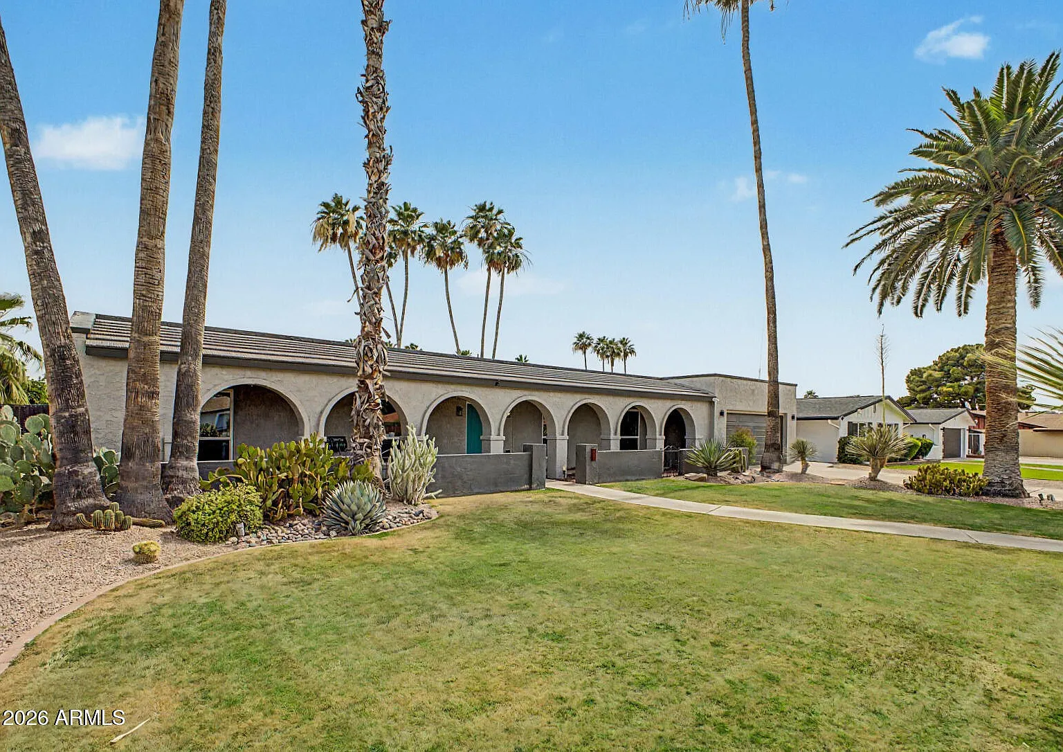 6 bed, 4.0 bath, 3706 sqft, $4,500 — Photo 3