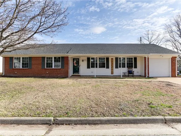 1401 Peartree Arch, Virginia Beach, VA 23453