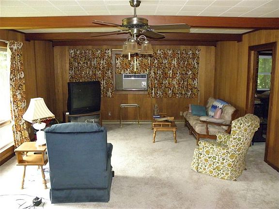 5th image of 1070 Glendale Ave