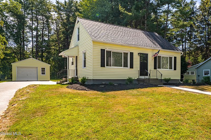 4th image of 912 Birchwood Lane