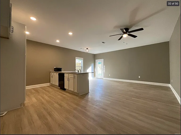 401 & 403 E Center St #401 — Photo 7