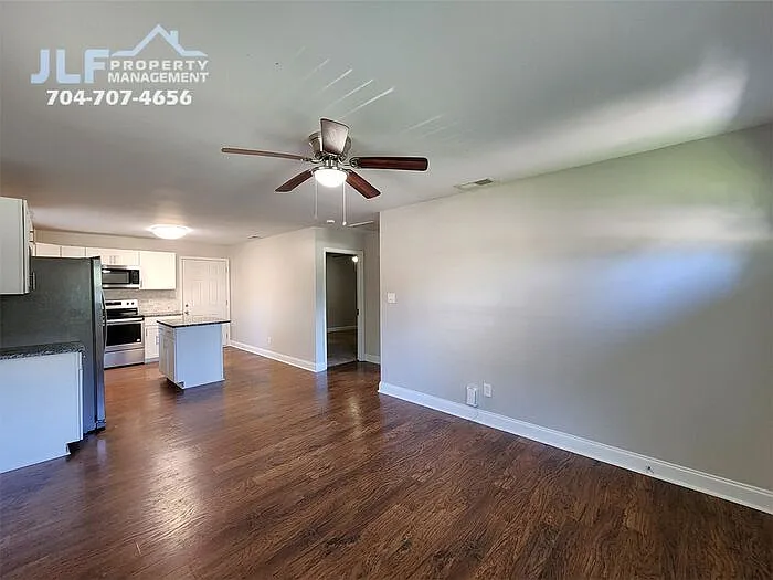 2 bed, 1.0 bath, 855 sqft, $1,295 — Photo 3