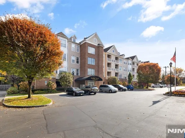 140 Cory Lane, Elmwood Park, NJ 07407