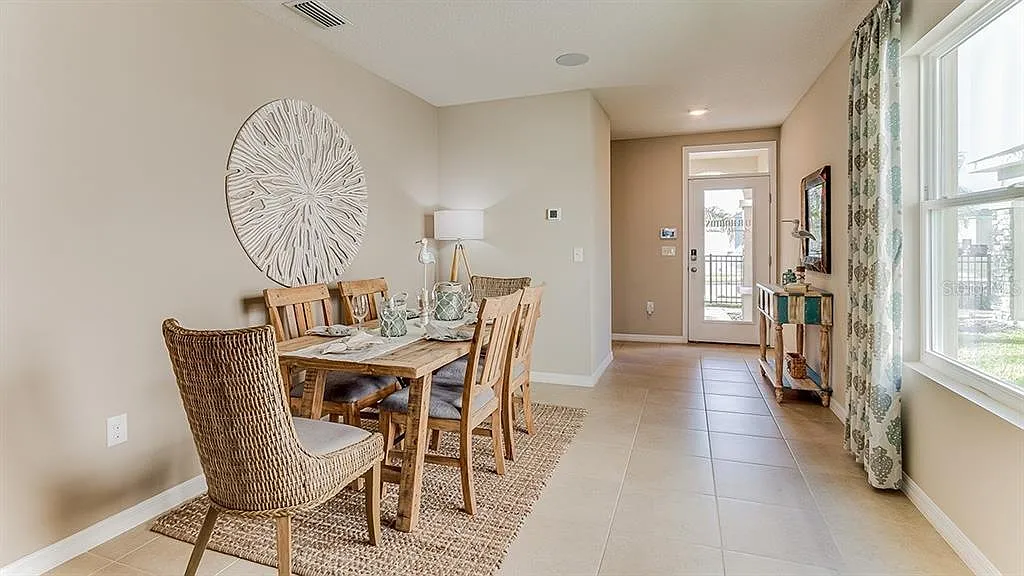 3 bed, 1504 sqft, $4,199 — Photo 2