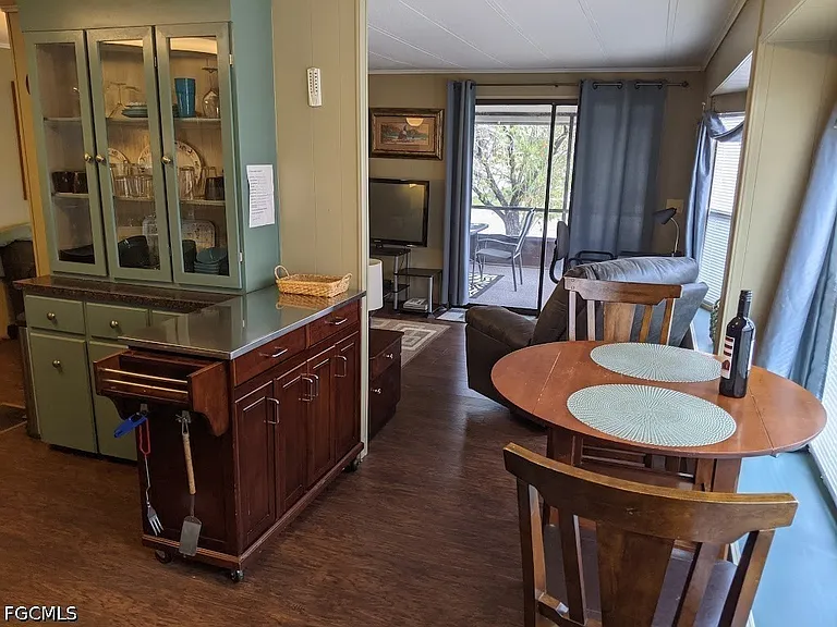 10011 Merion Ct — Photo 6
