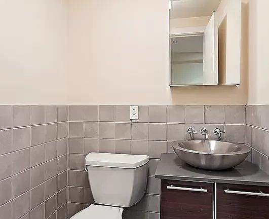 5th image of 215 E 81st St APT 5D