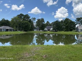135 Willow Oaks Dr, Wallace, NC 28466