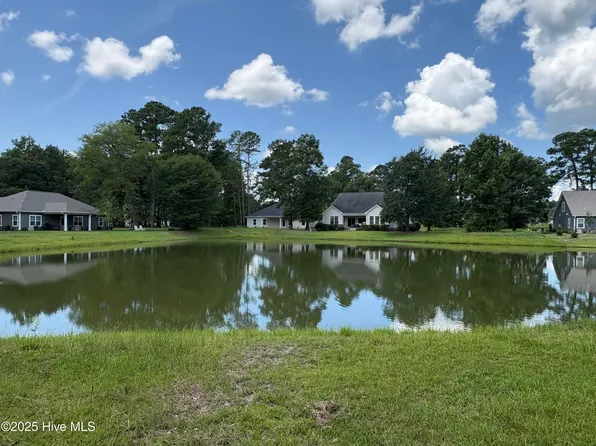 135 Willow Oaks Drive, Wallace, NC 28466