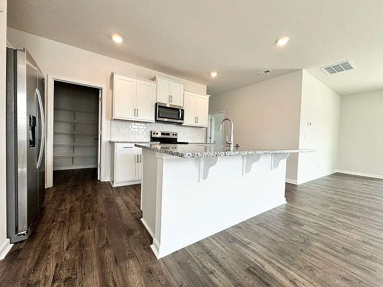 1650 Secrest Commons Dr — Photo 5