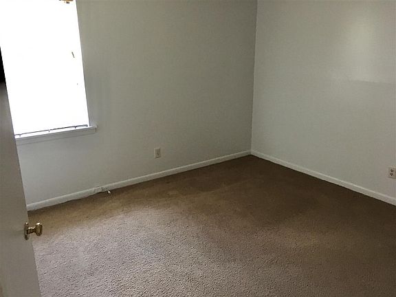 3rd image of 117 W Cheryl St