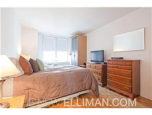 Rented by Douglas Elliman | media 21