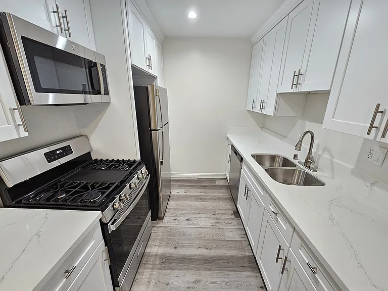 916 N Sierra Bonita Ave — Photo 6
