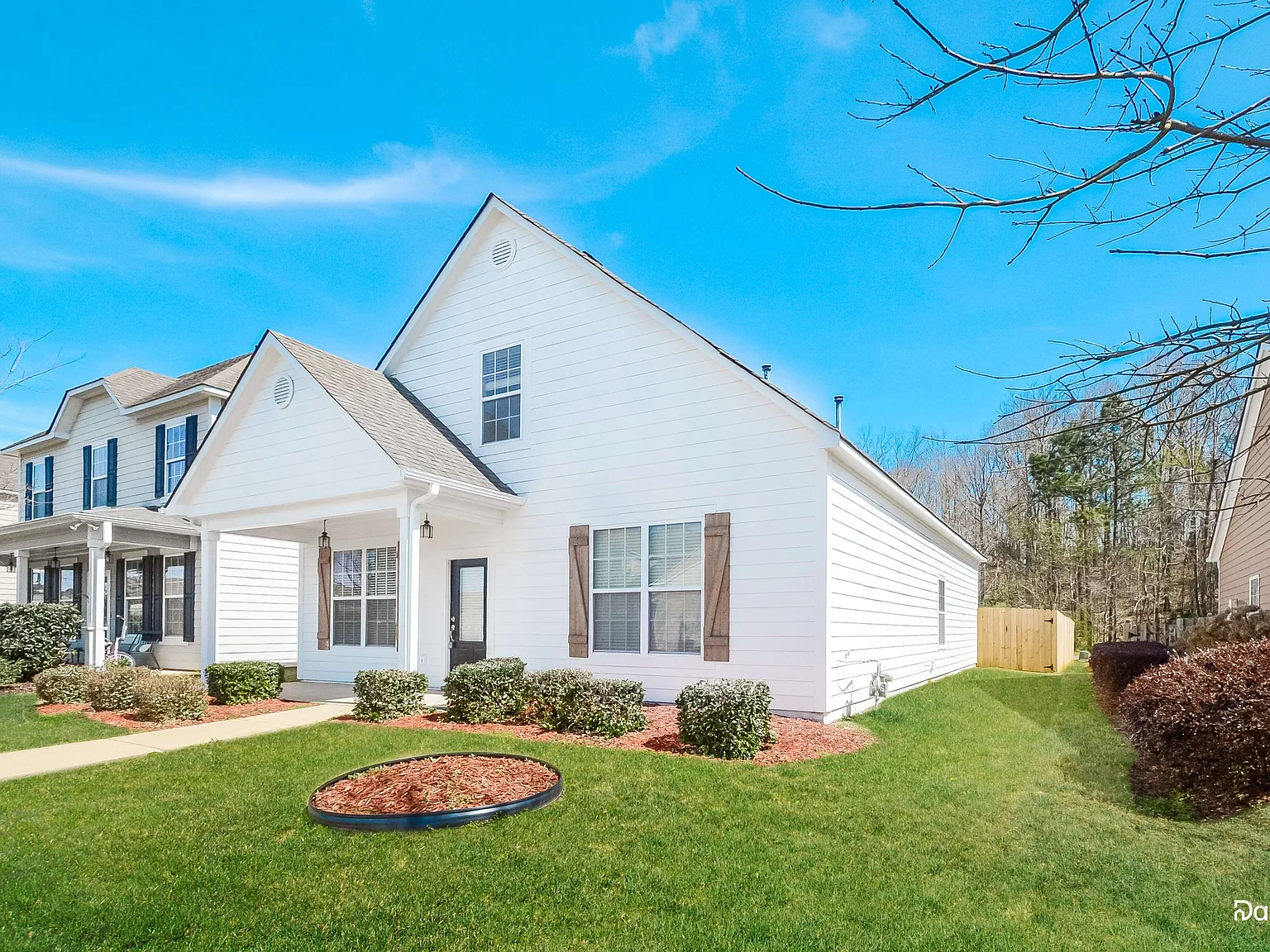 3 bed, 2.5 bath, 2209 sqft, $2,120 — Photo 3