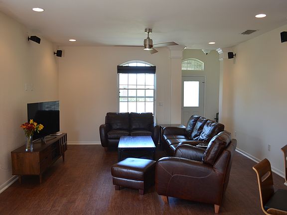 2nd image of 2542 Las Brisas St