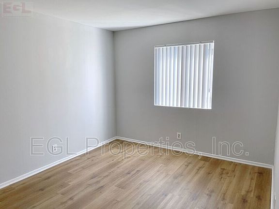 4th image of 1045 S Ardmore Ave #309