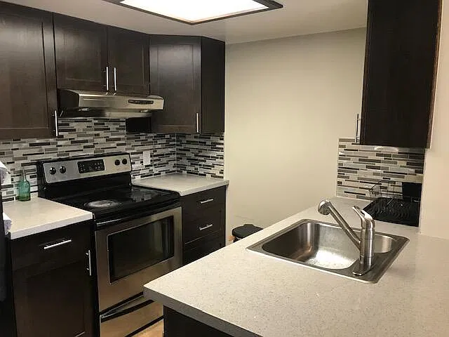 2 bed, 2.0 bath, 910 sqft, $2,100 — Photo 3