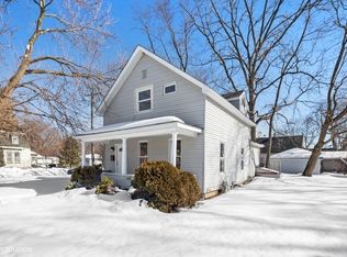 655 Grace St, Elgin, IL 60120