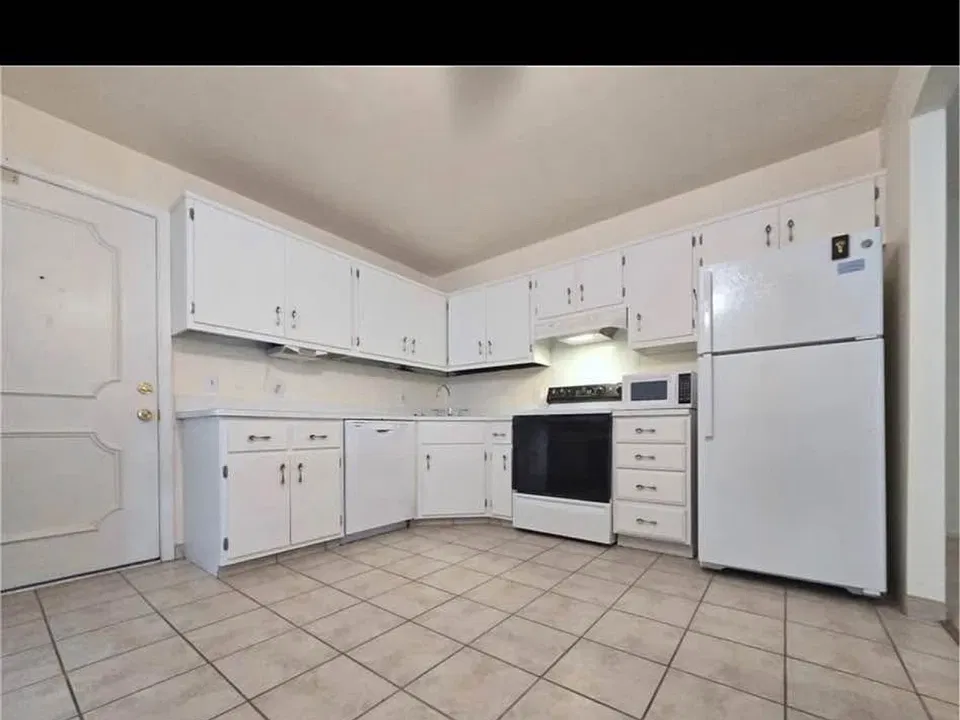 15515 Van Aken Blvd #5