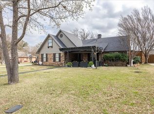 1301 N Saint Charles Ave, Pilot Point, TX 76258