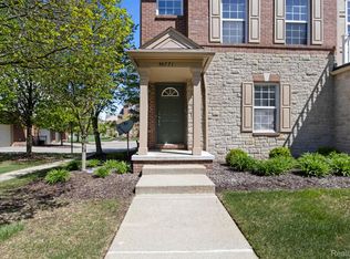 44771 Ellery Ln, Novi, MI 48377