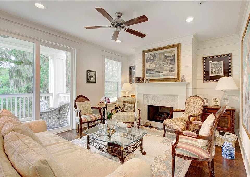 1st image of 105 Gascoigne Ave #206