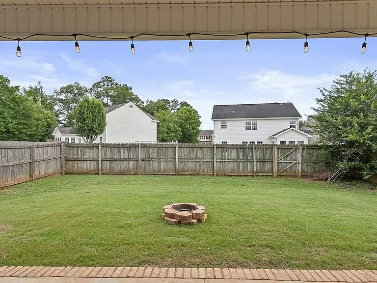 229 Shadow Ct SW — Photo 3